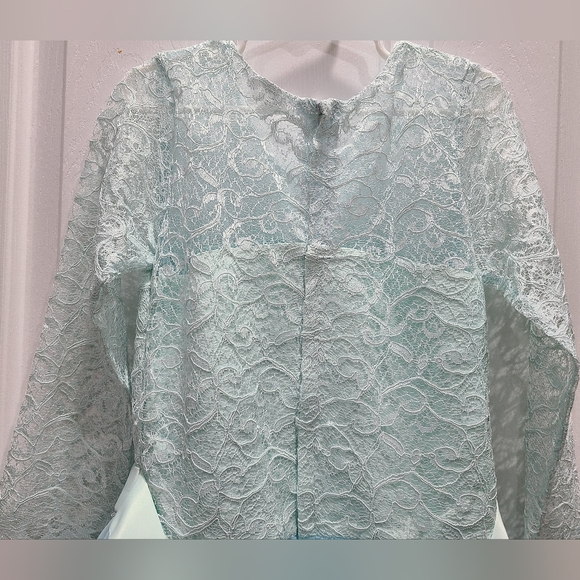 Girls Lace Gown - Picture 6 of 7